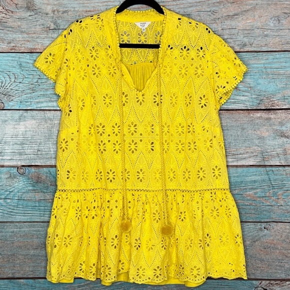 crown & ivy Tops - Crown & Ivy Eyelet Blouse 3X Peasant Top Look Yellow Pom-Poms Flutter Sleeves
